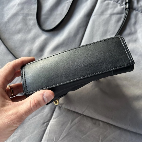 Tory Burch Black Crossbody Bag with Embossed Logo - Picture 3 of 12